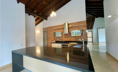 Casa campestre en exclusiva parcelación Llano Grande