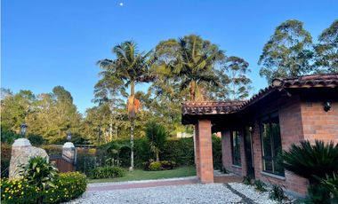 Casa campestre en exclusiva parcelación Llano Grande