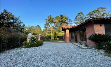 Casa campestre en exclusiva parcelación Llano Grande
