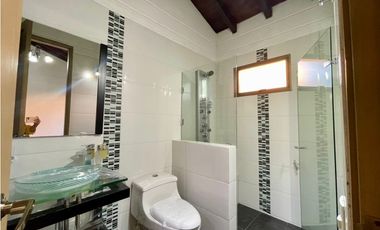 Casa campestre en exclusiva parcelación Llano Grande