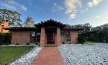 Casa campestre en exclusiva parcelación Llano Grande