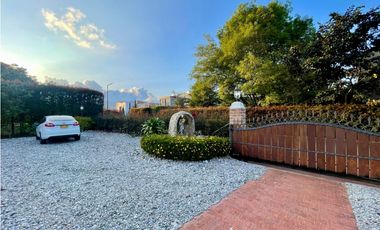 Casa campestre en exclusiva parcelación Llano Grande