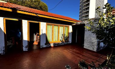 Venta de casa de 5 ambientes con cochera y quincho en Wilde