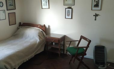 Casa en Venta en San Andrés desarrollada sobre dos lotes jardín/cochera.