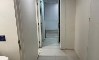 ARRIENDO Oficina habilitada de 983,00 m2, Metro Pedro de Valdivia
