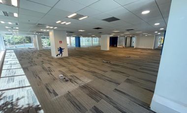 ARRIENDO Oficina habilitada de 983,00 m2, Metro Pedro de Valdivia