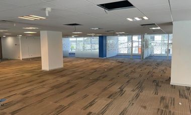 ARRIENDO Oficina habilitada de 983,00 m2, Metro Pedro de Valdivia