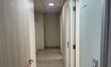 ARRIENDO Oficina habilitada de 983,00 m2, Metro Pedro de Valdivia