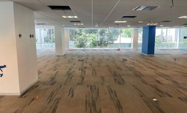 ARRIENDO Oficina habilitada de 983,00 m2, Metro Pedro de Valdivia