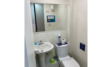 ARRIENDO Oficina habilitada de 983,00 m2, Metro Pedro de Valdivia