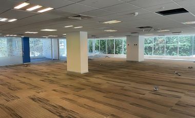 ARRIENDO Oficina habilitada de 983,00 m2, Metro Pedro de Valdivia