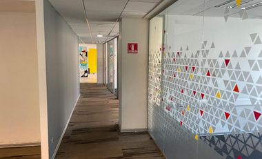 ARRIENDO Oficina habilitada de 983,00 m2, Metro Pedro de Valdivia