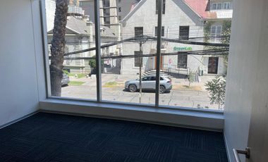ARRIENDO Oficina habilitada de 983,00 m2, Metro Pedro de Valdivia
