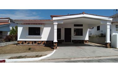 SE ALQUILA CASA EN ECO GARDEN ARRAIJAN