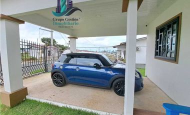 VENDO CASA AMOBLADA EN BOQUETE