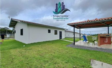 VENDO CASA AMOBLADA EN BOQUETE