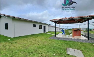 VENDO CASA AMOBLADA EN BOQUETE