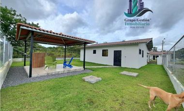 VENDO CASA AMOBLADA EN BOQUETE