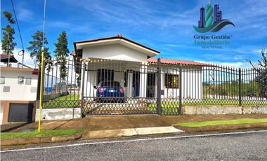 VENDO CASA AMOBLADA EN BOQUETE