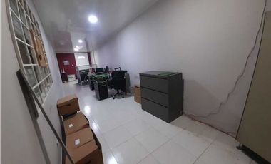 SAN ANTONIO / CASA DE DOS NIVELES / 3 RECAMARAS / OFICINA / 258M2 / YL