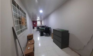 SAN ANTONIO / CASA DE DOS NIVELES / 3 RECAMARAS / OFICINA / 258M2 / YL