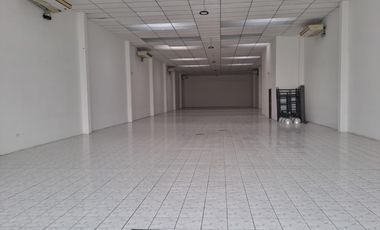 Local comercial en avenida Juan Tanca Marengo sector Kennedy Norte