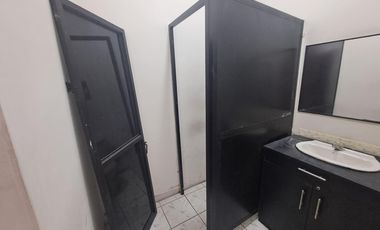 Local comercial en avenida Juan Tanca Marengo sector Kennedy Norte
