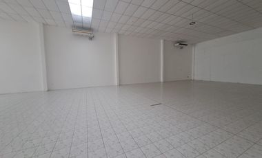 Local comercial en avenida Juan Tanca Marengo sector Kennedy Norte