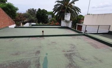 Casa con lote muy amplio