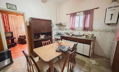 Casa en venta - 2 Dormitorios 2 Baños - 160Mts2 - Avellaneda