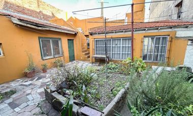 Casa en venta - 2 Dormitorios 2 Baños - 160Mts2 - Avellaneda