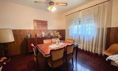 Casa en venta - 2 Dormitorios 2 Baños - 160Mts2 - Avellaneda