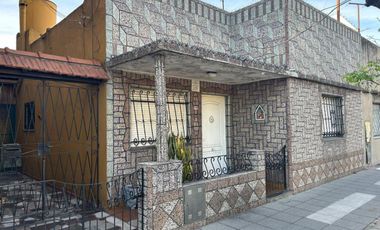 Casa en venta - 2 Dormitorios 2 Baños - 160Mts2 - Avellaneda