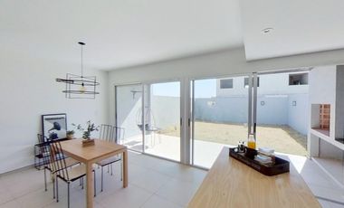 Casa en venta Prados de Manantiales 3 dormitorios 3 baños con seguridad amoblado