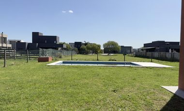 Casa en venta-Barrio San Sebastián Área 11-Intero-Pileta-Loma Verde-Escobar