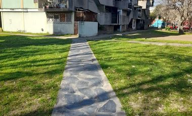 Departamento en venta - 3 Dormitorios 1 Baño - Cochera - 74Mts2 - Lanús