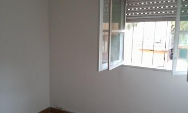 Departamento en venta - 3 Dormitorios 1 Baño - Cochera - 74Mts2 - Lanús