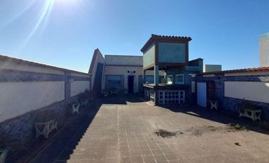 Vivienda Casa cuatro ambientes con terraza y cochera + Local y oficina en Gerli a la Venta