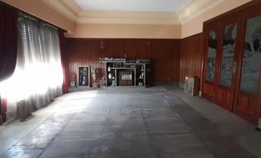 Vivienda Casa cuatro ambientes con terraza y cochera + Local y oficina en Gerli a la Venta