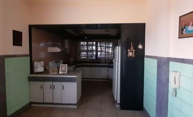 Vivienda Casa cuatro ambientes con terraza y cochera + Local y oficina en Gerli a la Venta