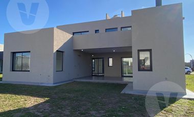Casa en venta - Barrio Lagos de Canning