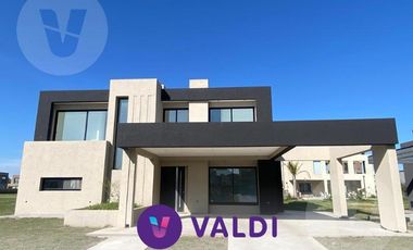 Casa en venta - Barrio Lagos de Canning