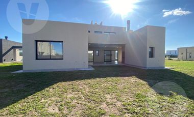 Casa en venta - Barrio Lagos de Canning