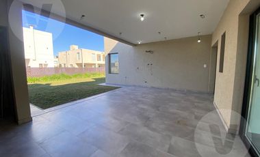 Casa en venta - Barrio Lagos de Canning