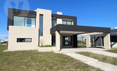 Casa en venta - Barrio Lagos de Canning