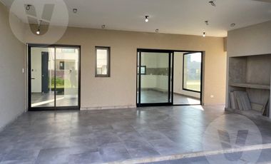 Casa en venta - Barrio Lagos de Canning