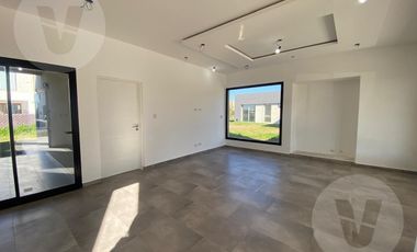 Casa en venta - Barrio Lagos de Canning