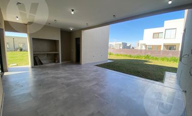 Casa en venta - Barrio Lagos de Canning