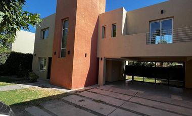 Casa en  B° Privado La Lucia