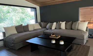 Exclusiva, moderna y cálida casa de 6 ambientes en Barrio Privado Tessalia / Tierra de Centauros